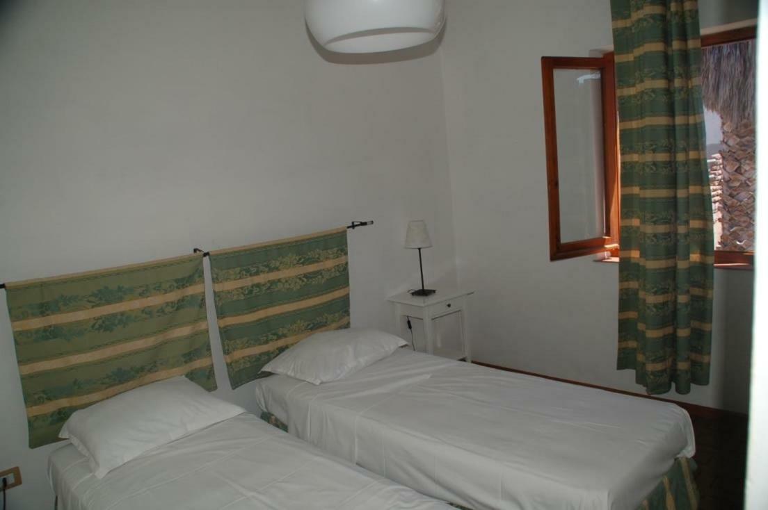 Waterfront Apartments Bosa Porto Alabe ภายนอก รูปภาพ