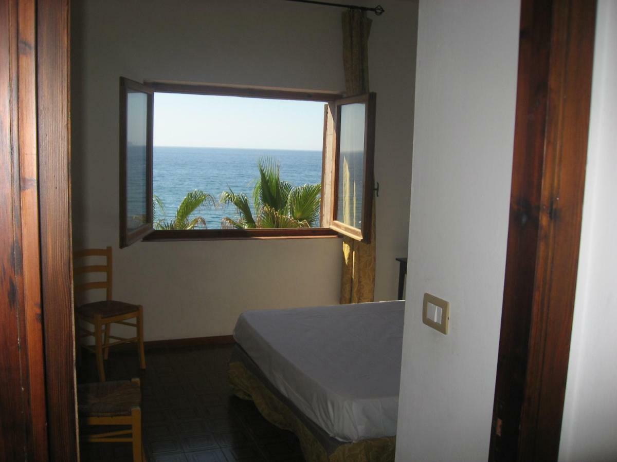 Waterfront Apartments Bosa Porto Alabe ภายนอก รูปภาพ